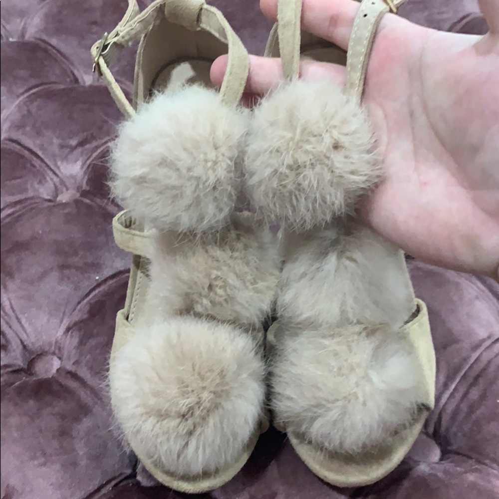 NWOT fluffy heals